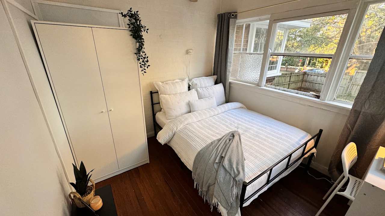 Furnished room in a flatshare