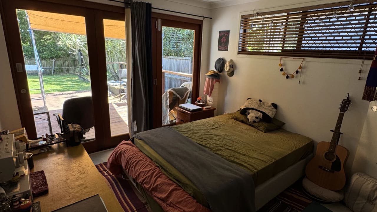 Furnished room in a share house