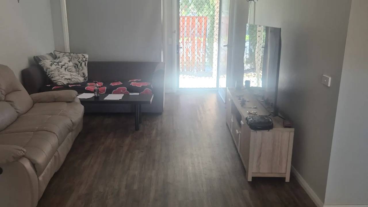Unfurnished room in a flatshare