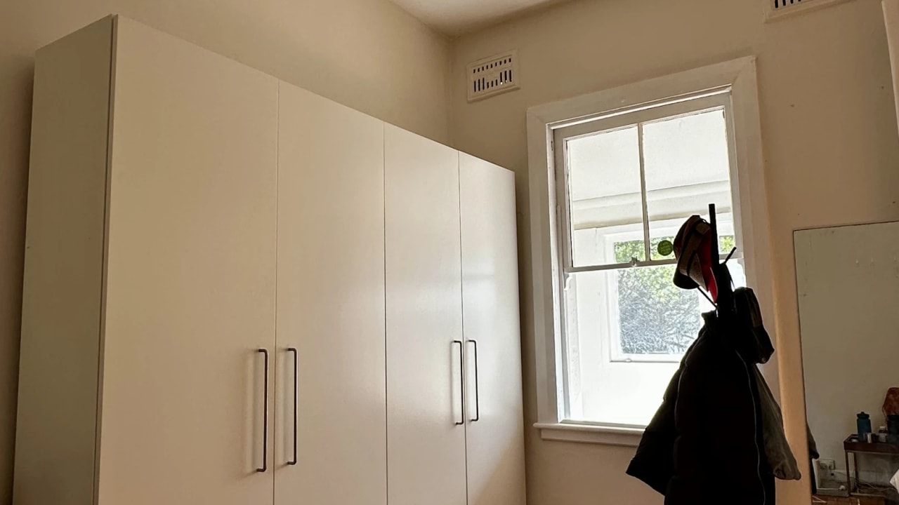 Room in a share house