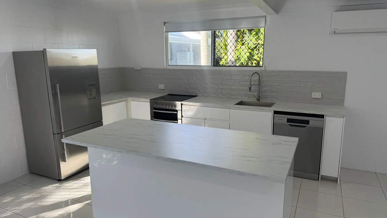 Unfurnished room studio flat for rent