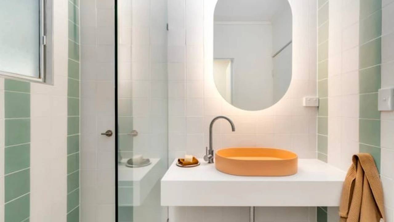 Unfurnished room in a flatshare