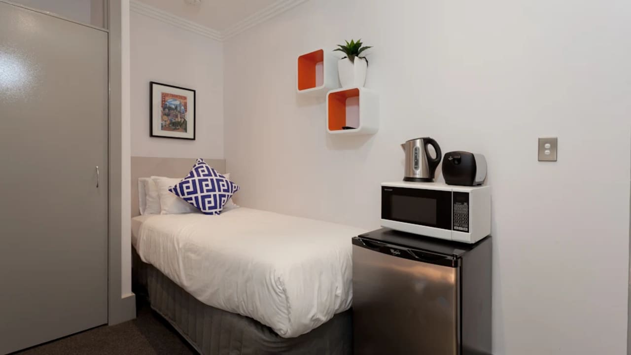 Furnished room studio flat for rent