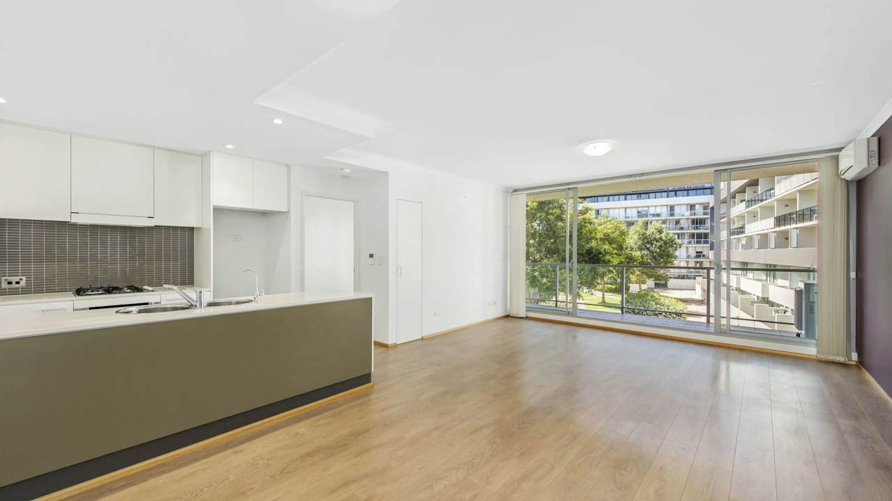 Unfurnished room with own bathroom