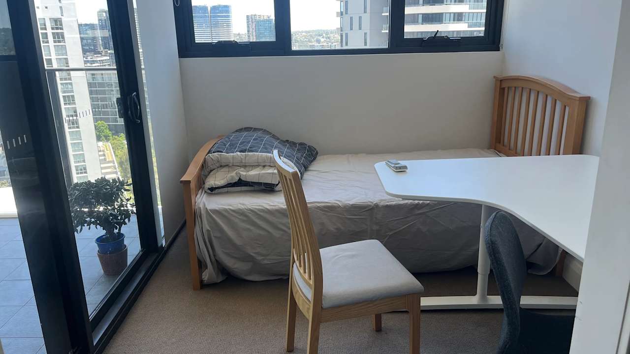 Furnished room in a flatshare