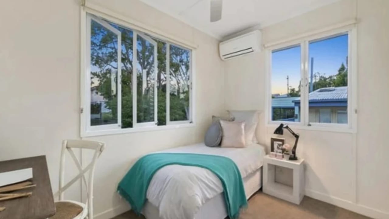 Room in a share house