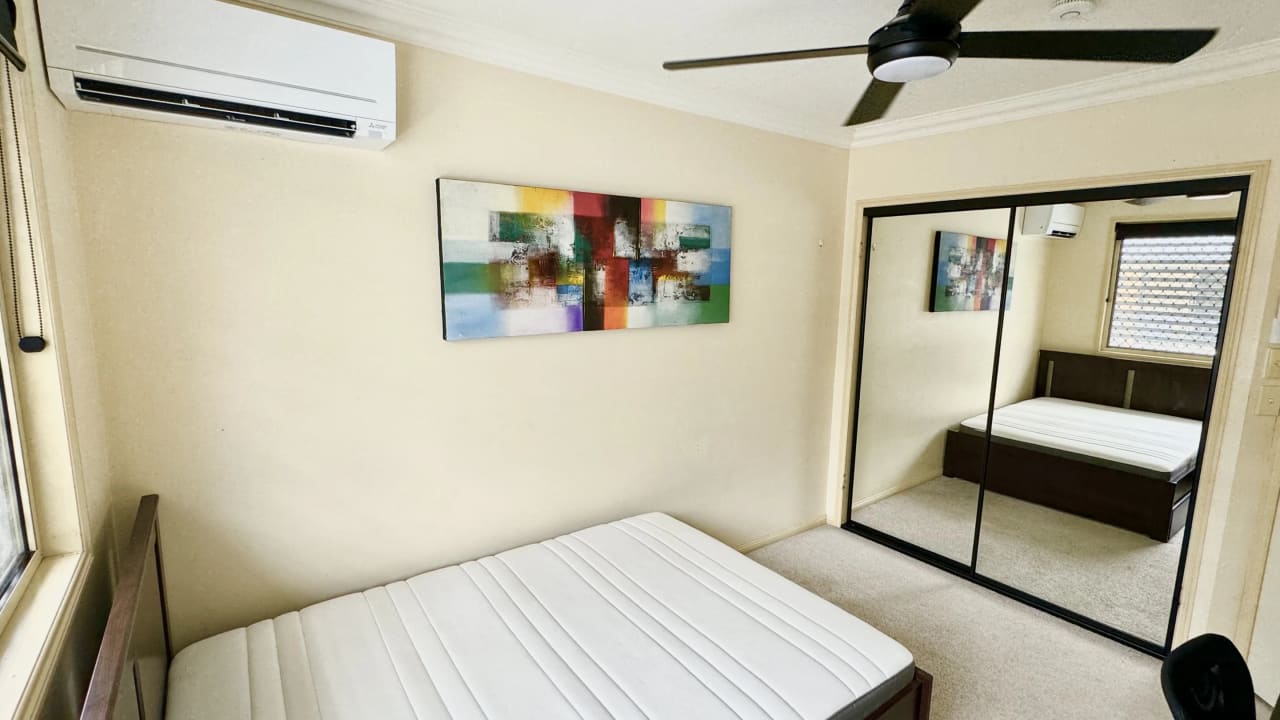 Furnished room in a share house