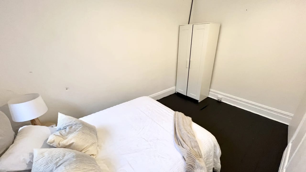 Room in a share house