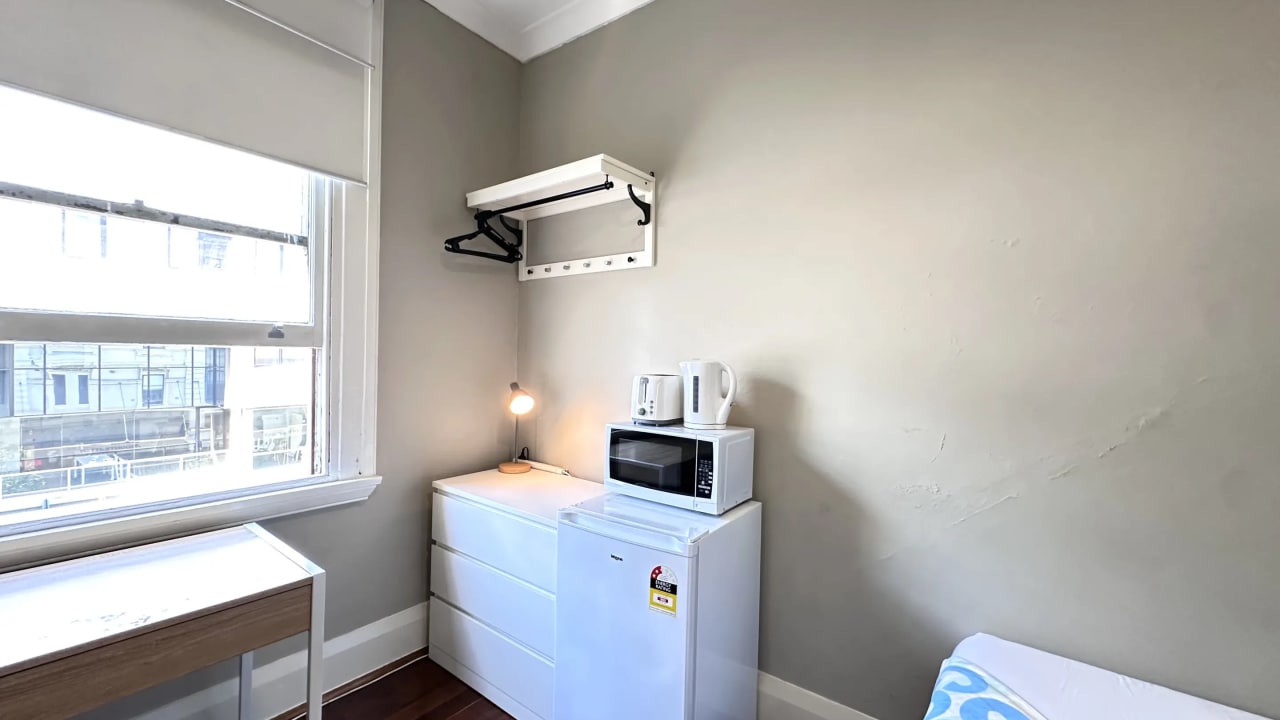 Furnished room in a share house