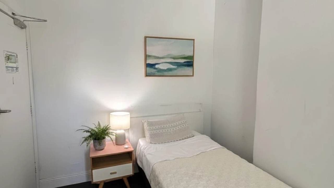 Furnished room in a flatshare