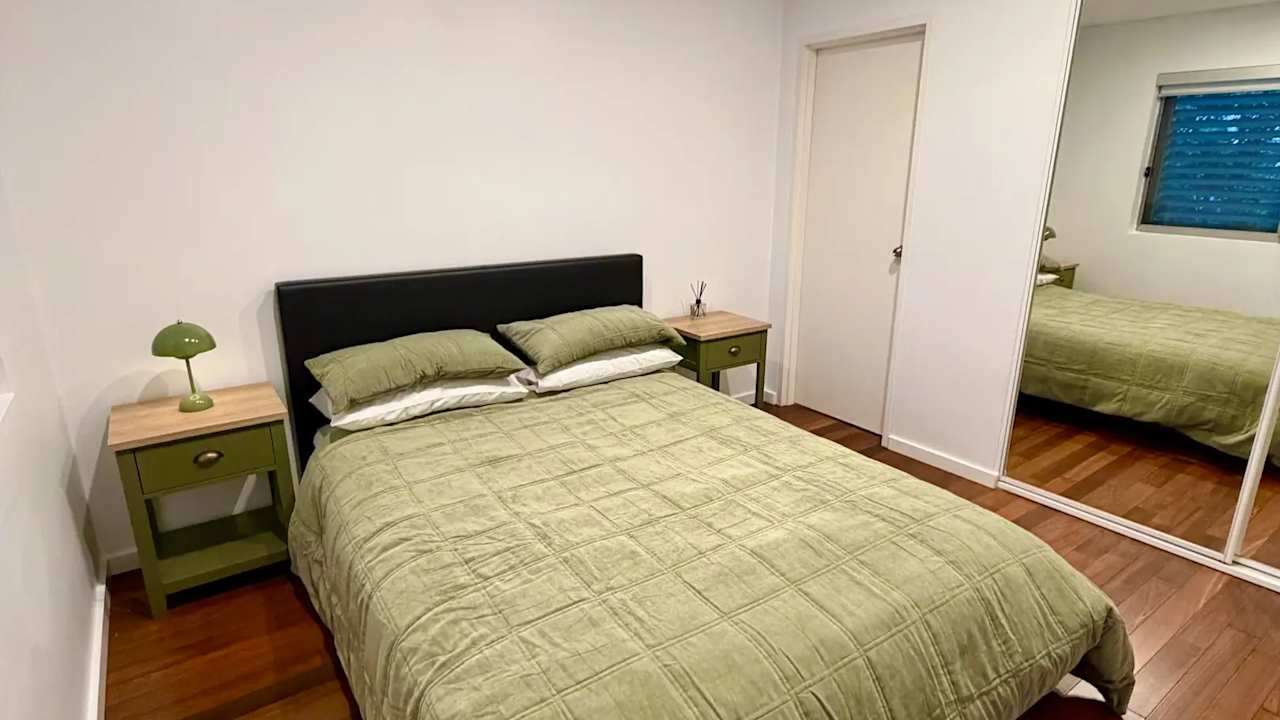 Furnished room with ensuite in a flatshare