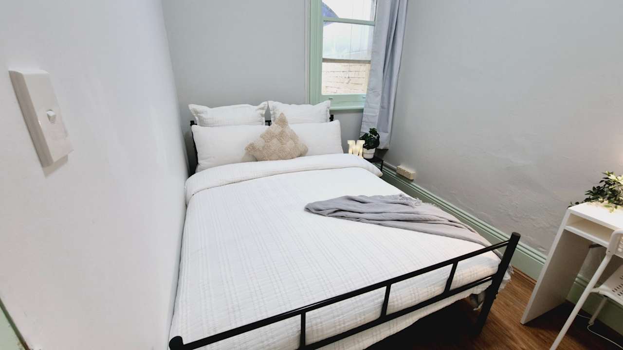 Furnished room in a flatshare