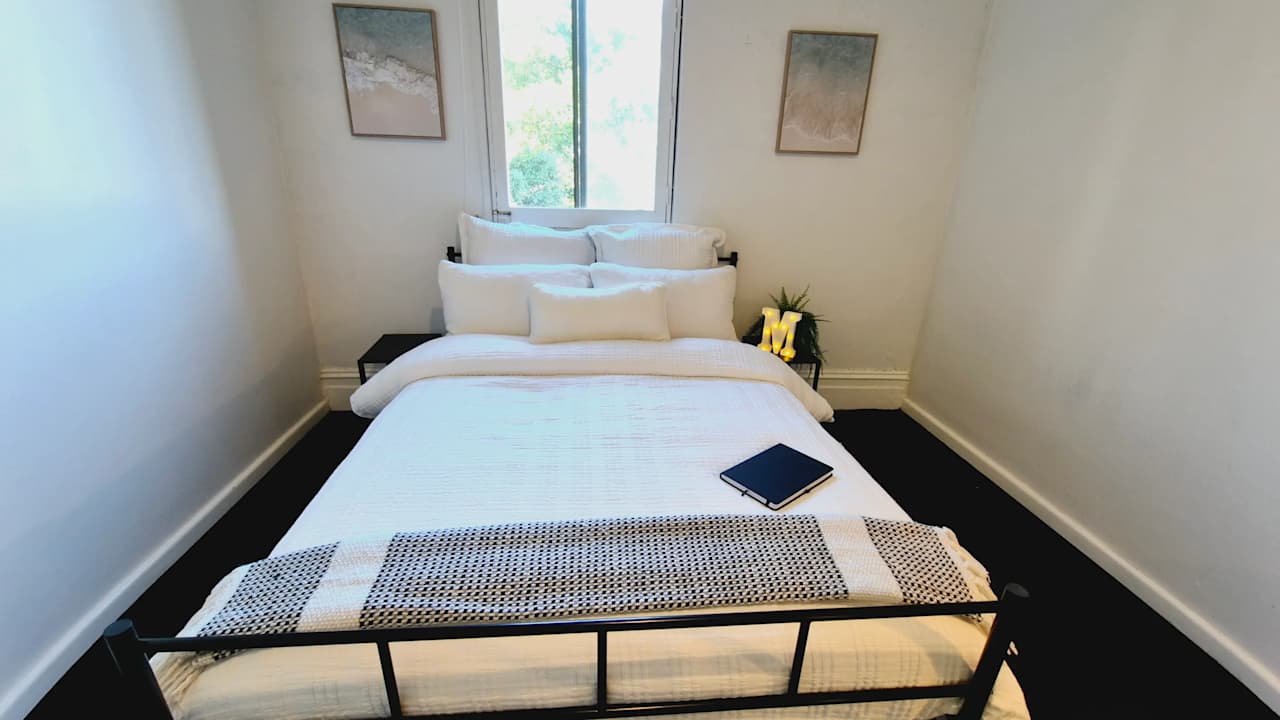Furnished room in a flatshare