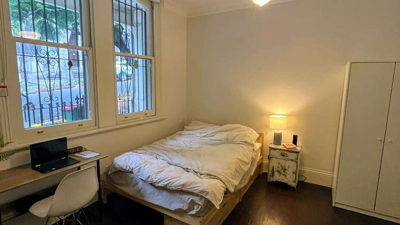 Room in a share house