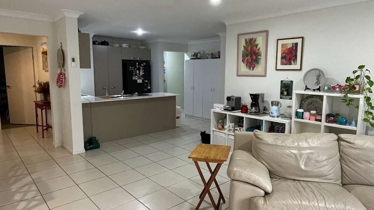 Room in a share house