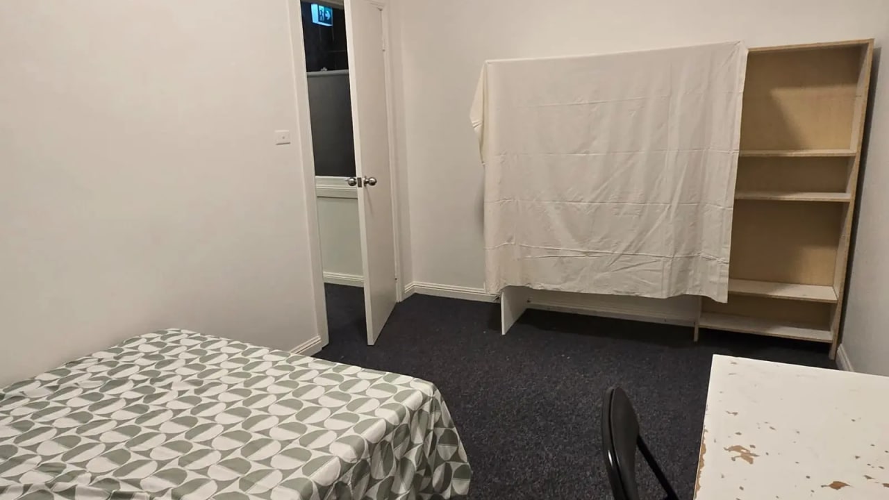 Furnished room in a flatshare