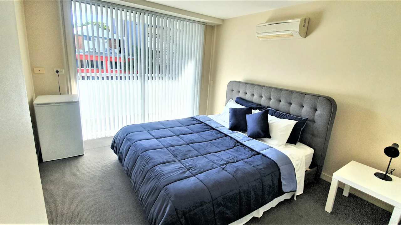 Furnished room with ensuite in a flatshare