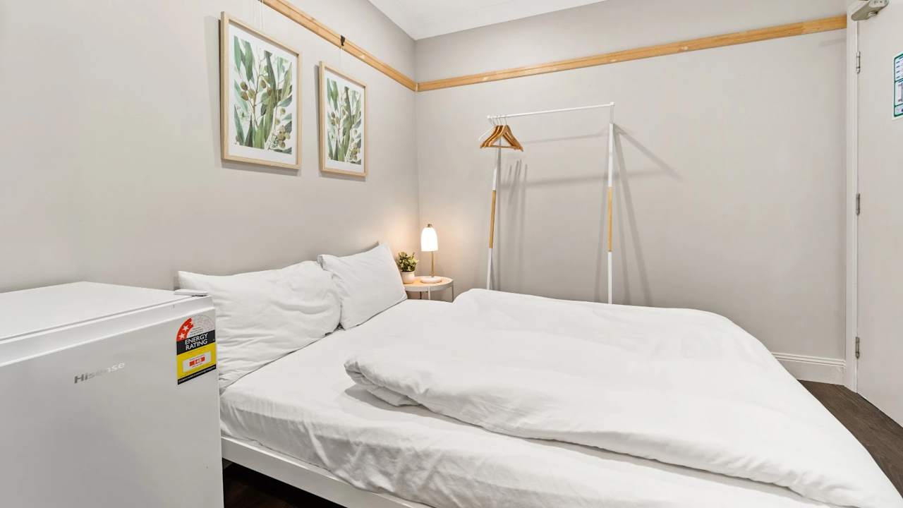 Furnished room in a share house