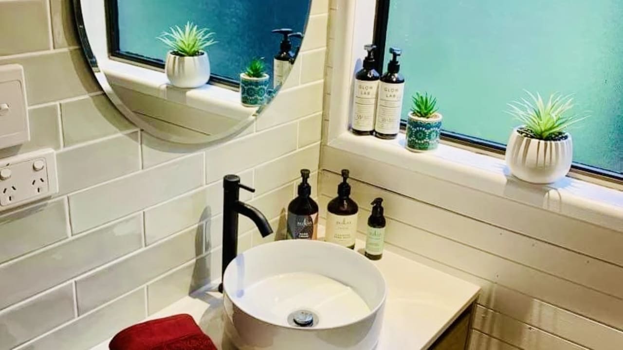 Furnished room studio flat for rent