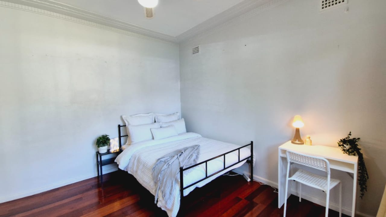 Furnished room in a flatshare