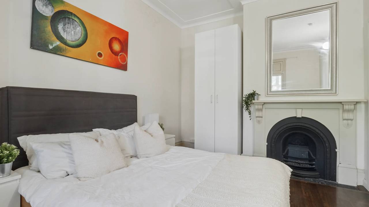 Furnished room in a share house