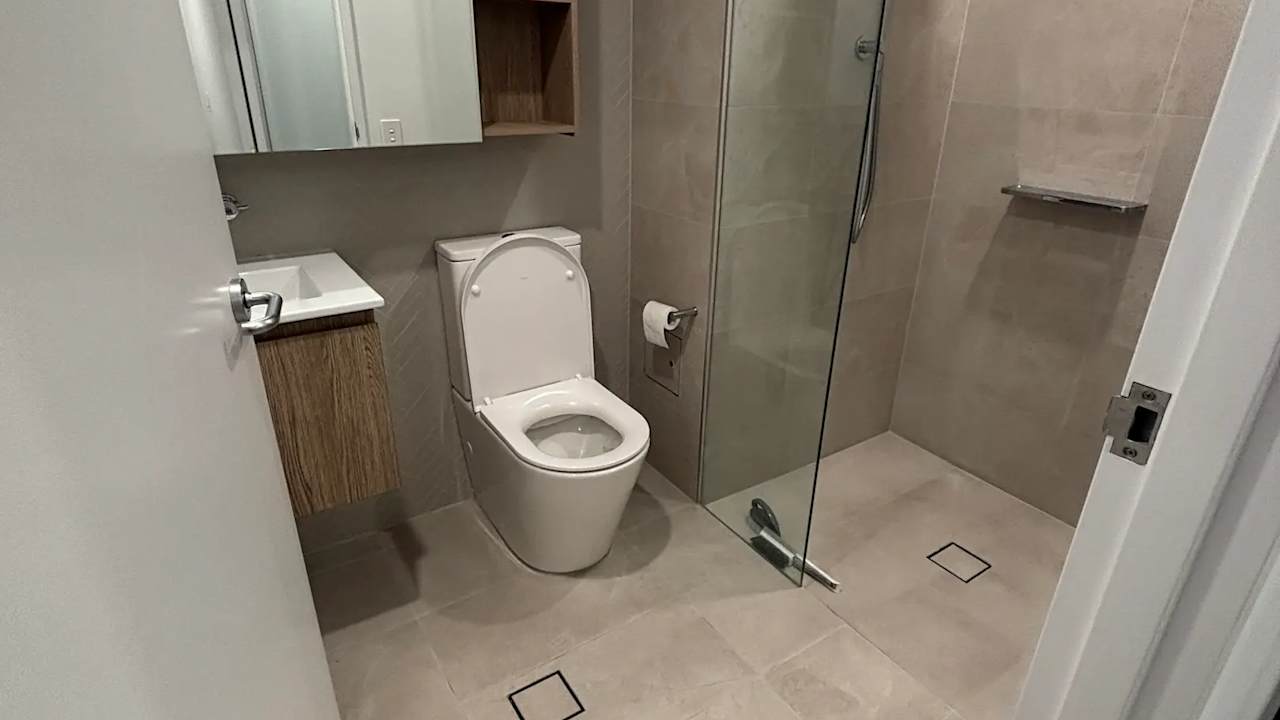 Furnished room with ensuite in a flatshare