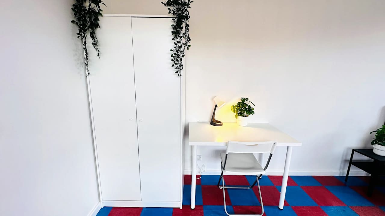 Furnished room in a share house