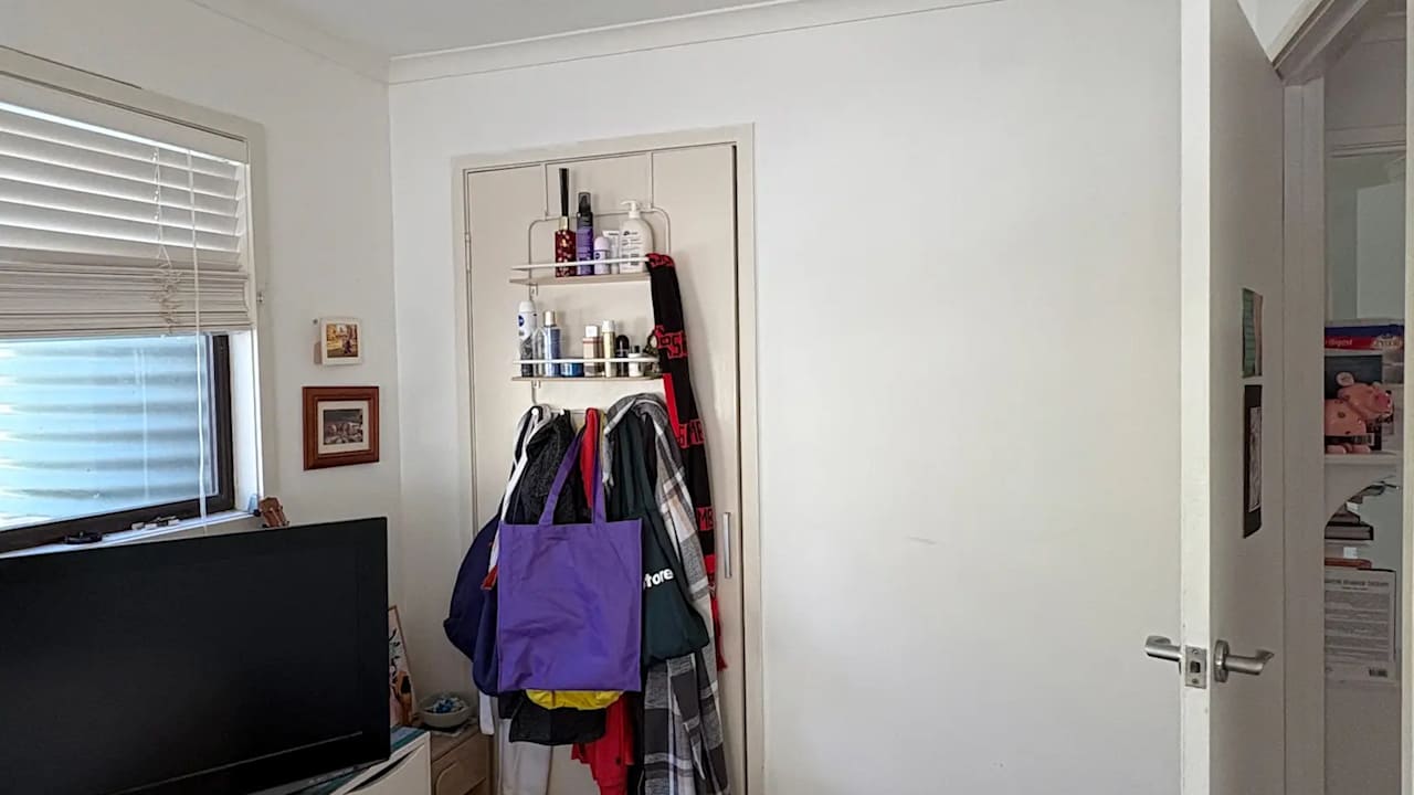 Unfurnished room in a share house