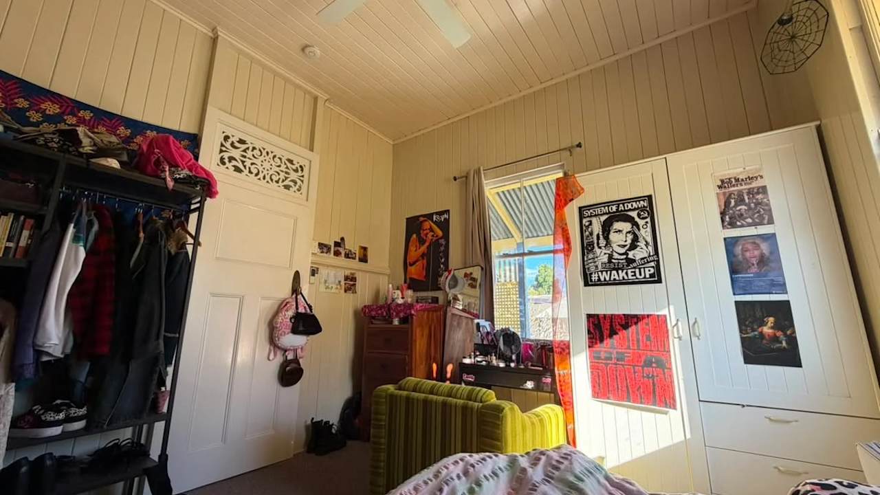 Furnished room in a share house