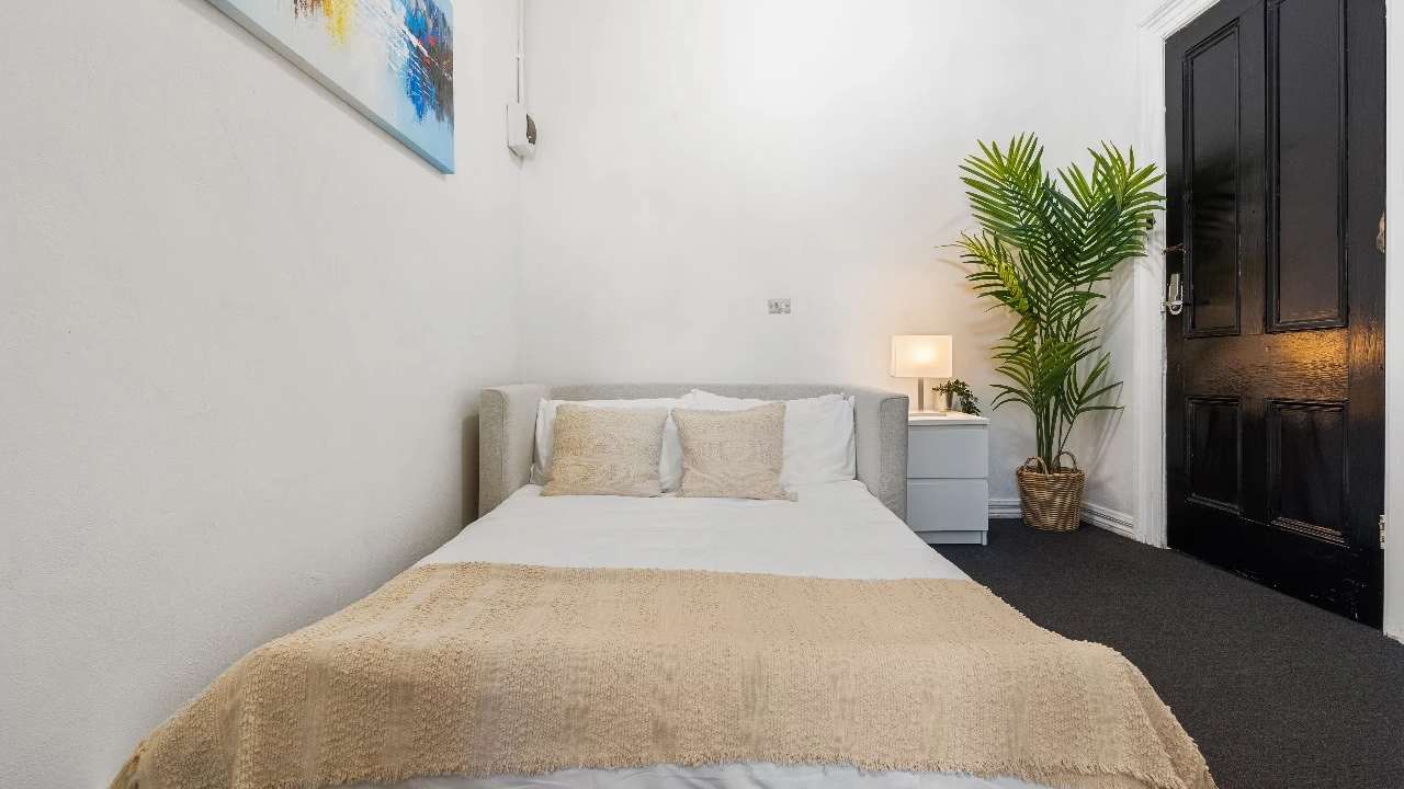 Furnished room in a share house