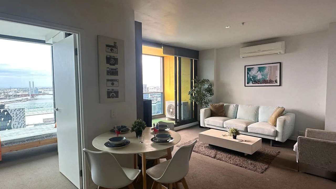 Furnished room in a flatshare