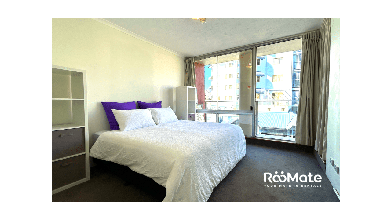 Furnished room with ensuite in a flatshare
