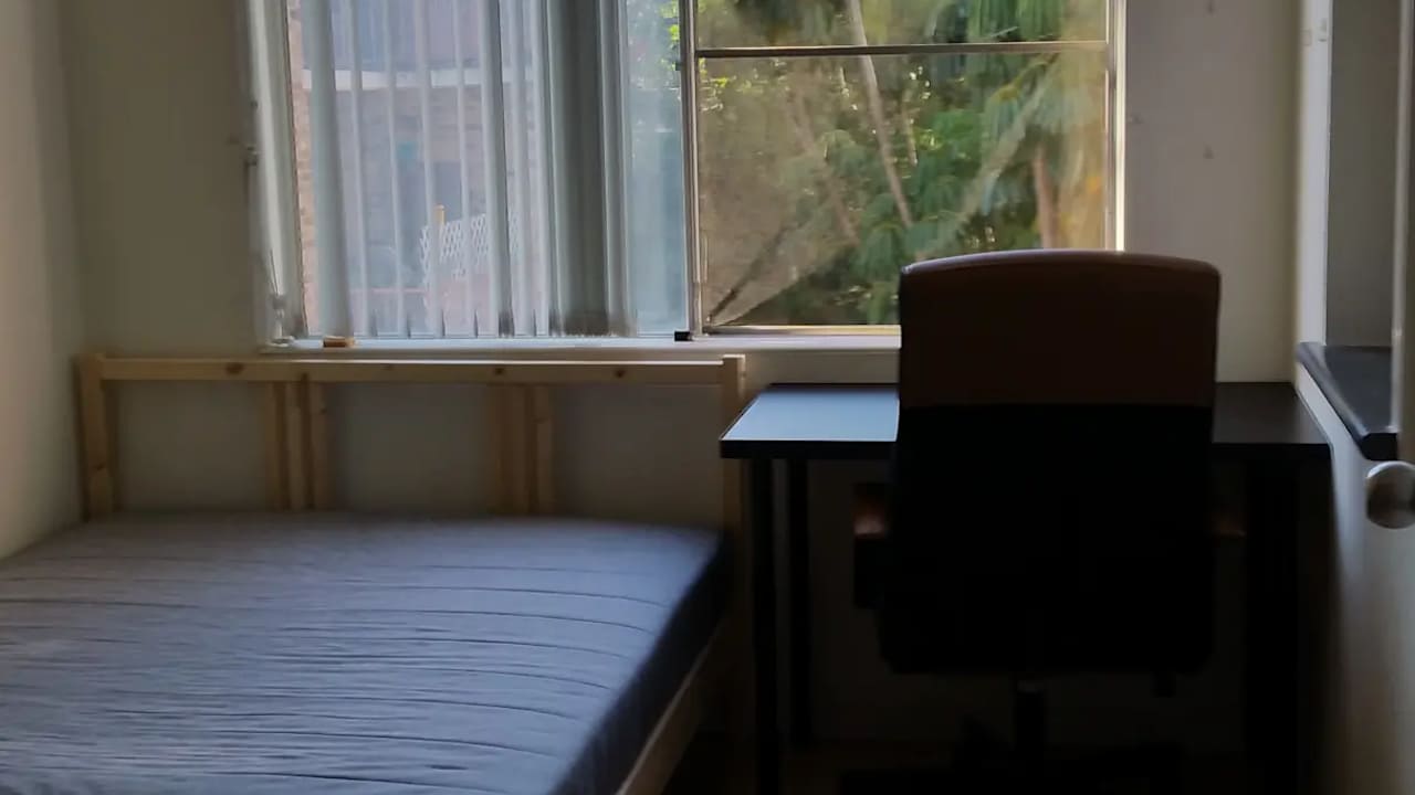 Furnished room in a flatshare