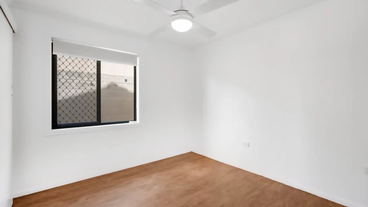 Room in a share house