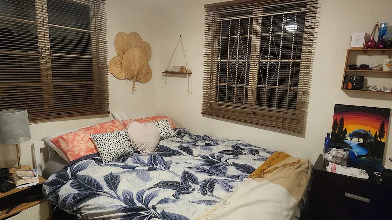 Room in a share house