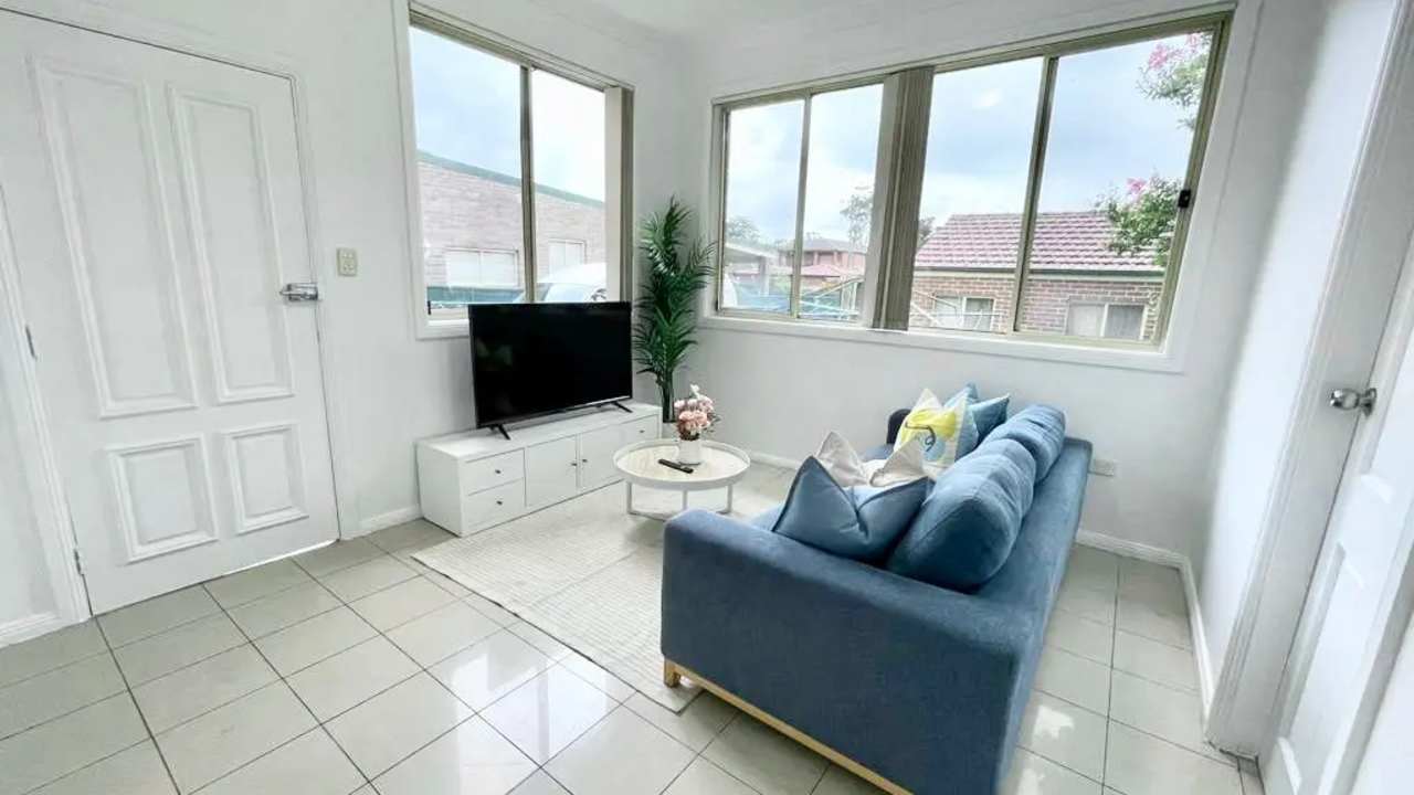 Whole property with 3 rooms for rent