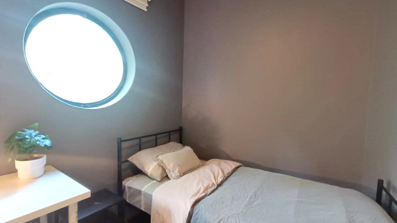 Furnished room in a share house