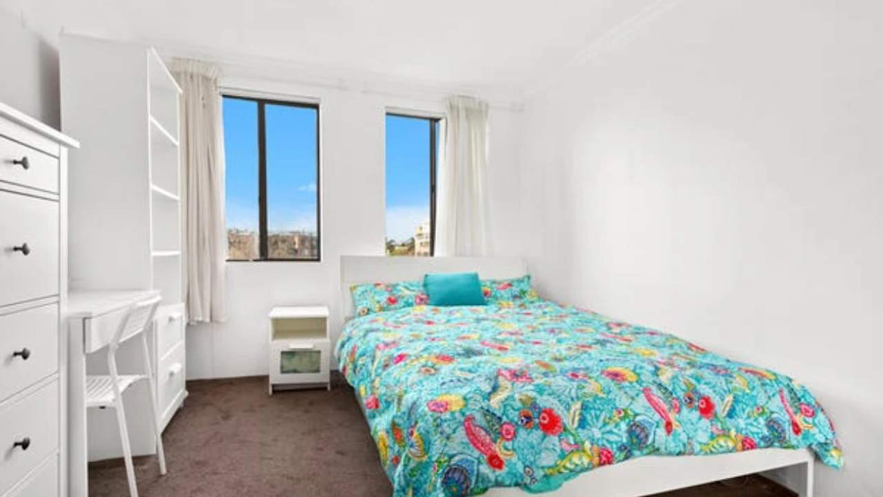 Unfurnished room in a flatshare