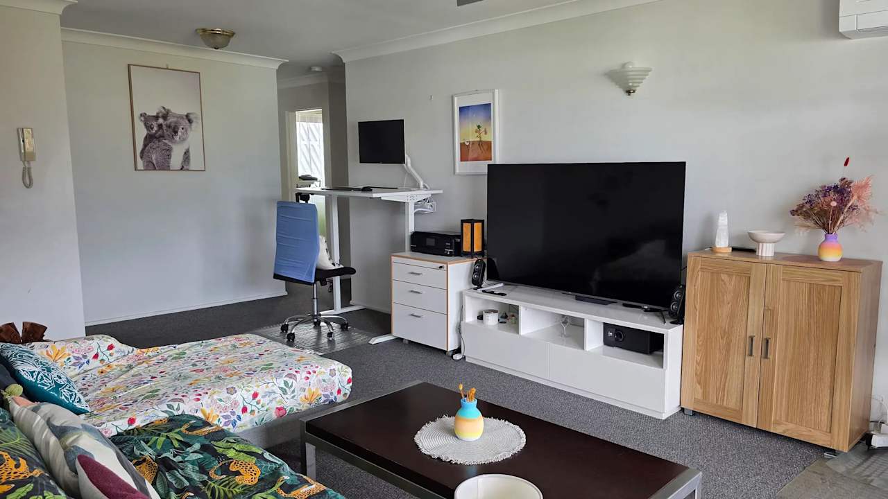 Whole property with 1 room for rent