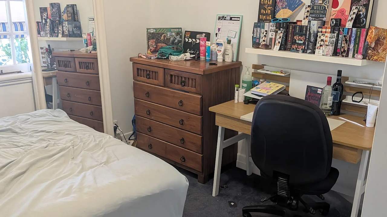 Furnished room in a share house