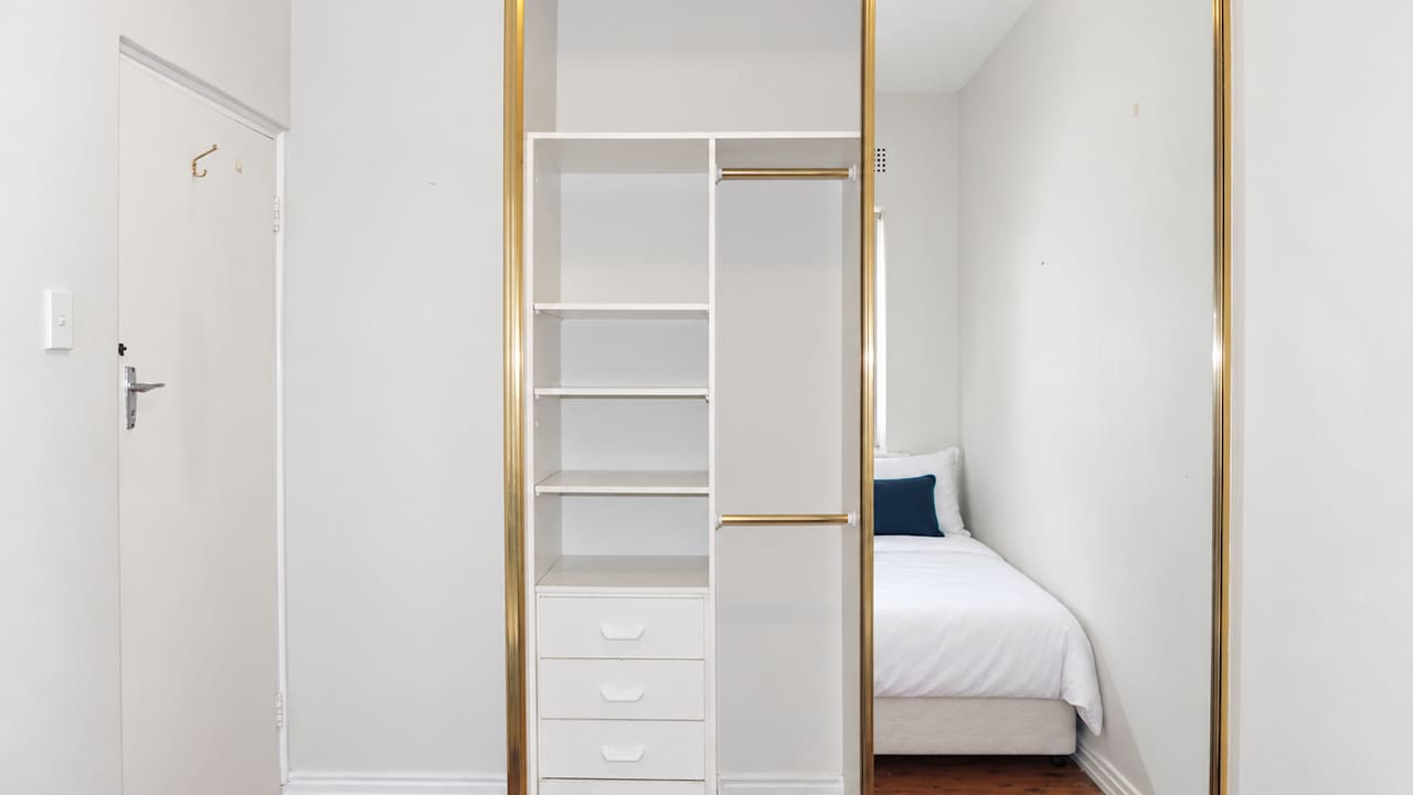 Furnished room in a flatshare