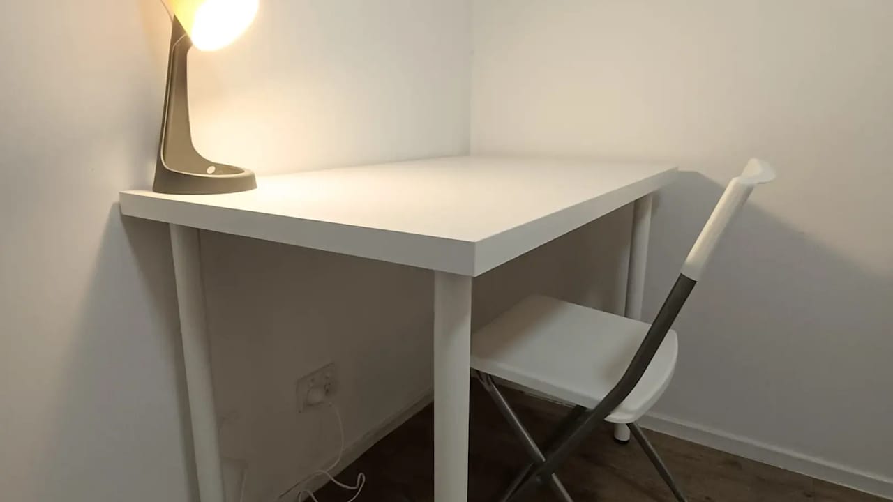 Furnished room in a share house