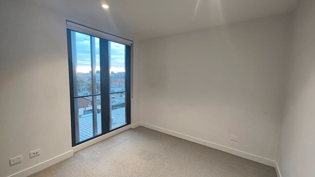 Unfurnished room with own bathroom