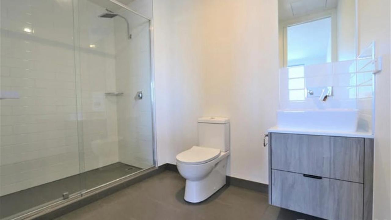 Whole property with 2 rooms for rent