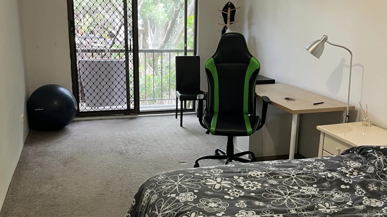 Furnished room in a flatshare