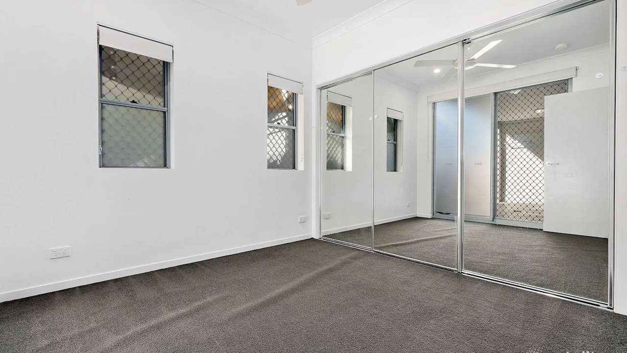 Unfurnished room with own bathroom