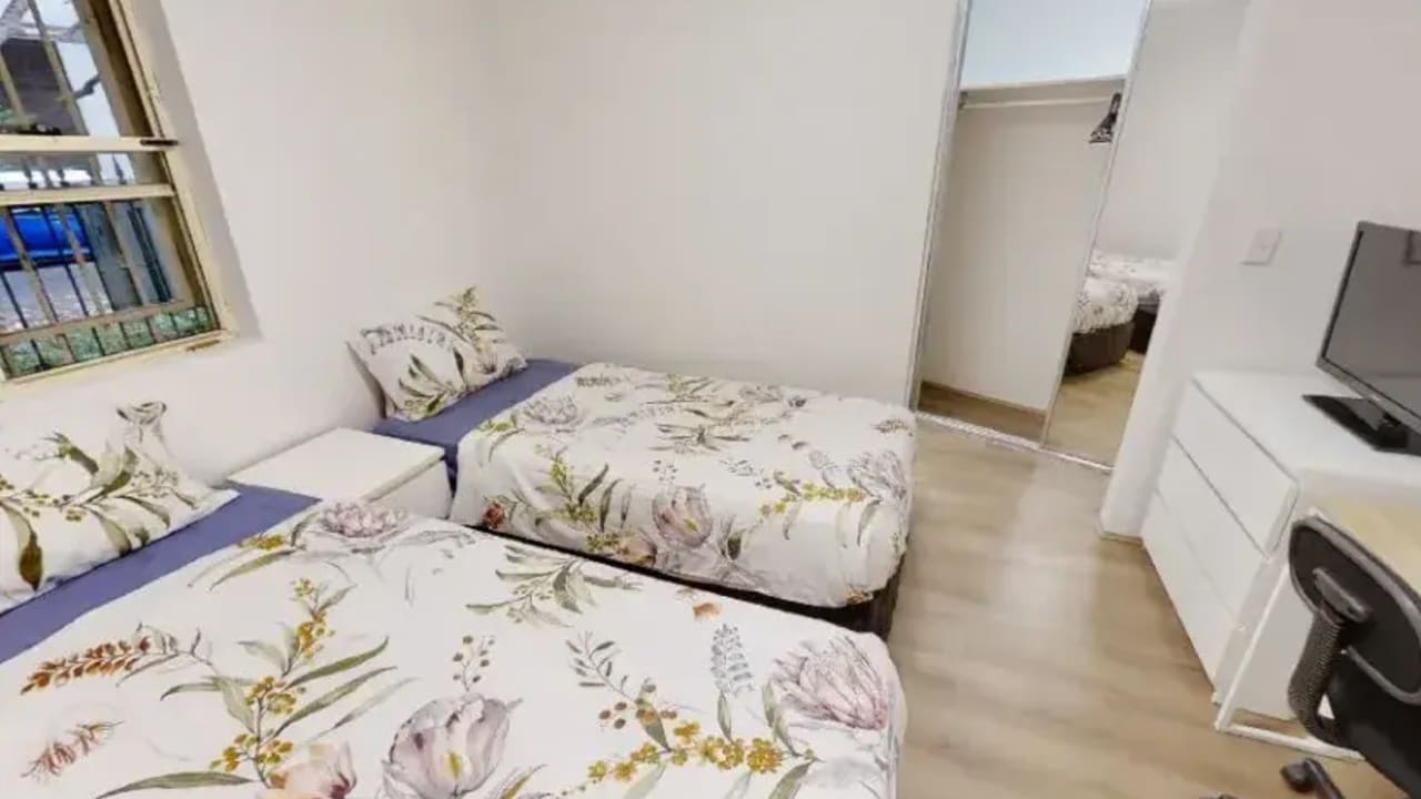 Furnished room with ensuite in a flatshare