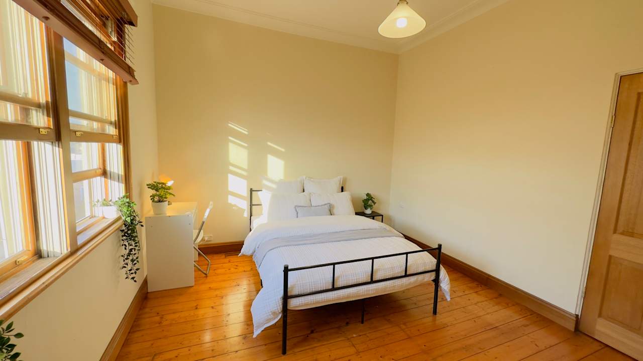 Furnished room in a flatshare