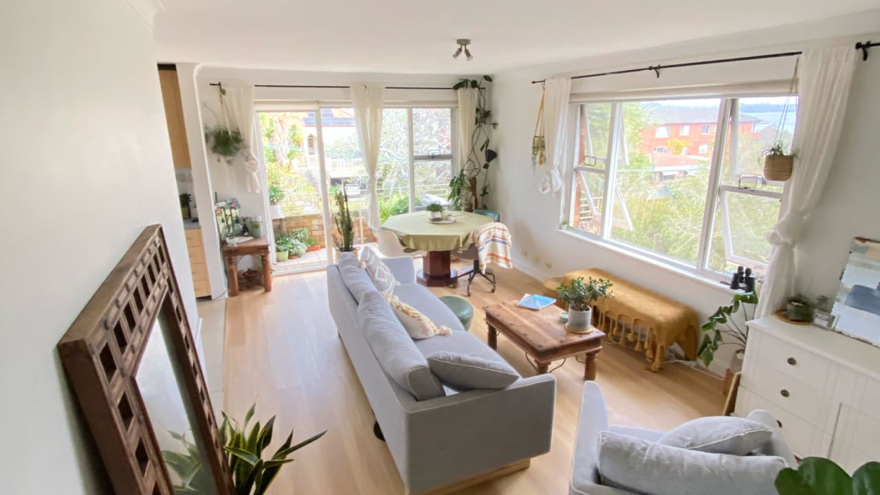 Furnished room in a flatshare