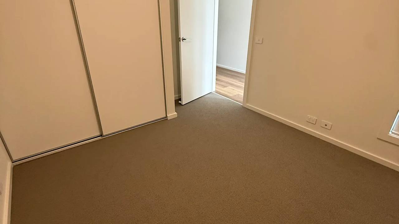 Unfurnished room with own bathroom